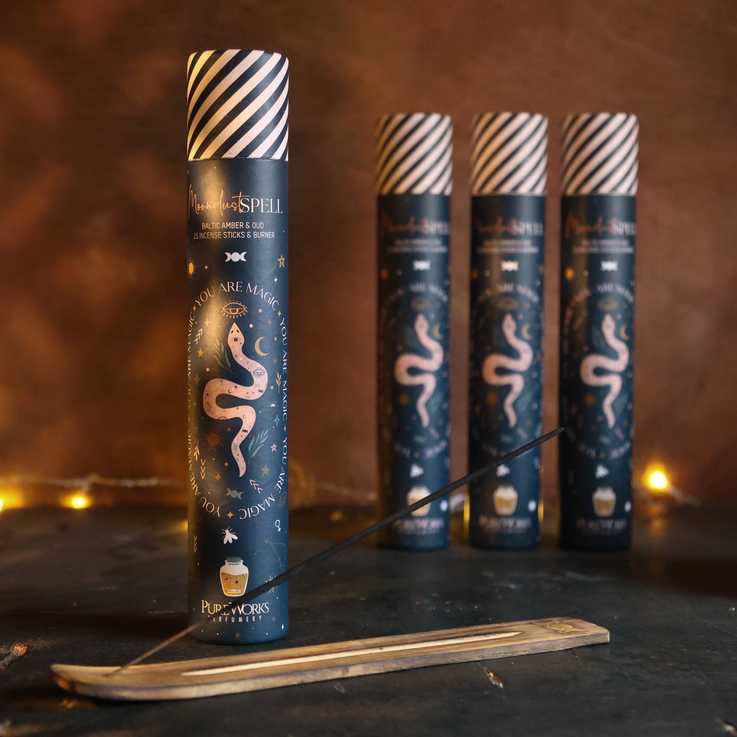 Wierook collectie Wild, Wicked and Free: ontdek handgemaakte wierookstokjes, cones, branders en accessoires met natuurlijke geuren zoals sandelhout, salie en lavendel. Duurzame items voor jouw relaxte, rebelse vibe