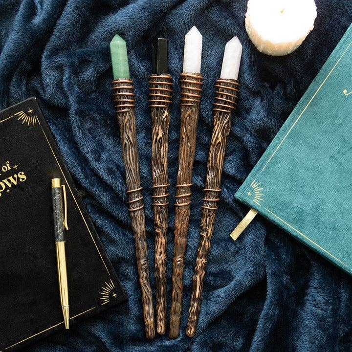 Toverstaf met echte aura kwarts punt uit de Wands and Witchcraft collectie.