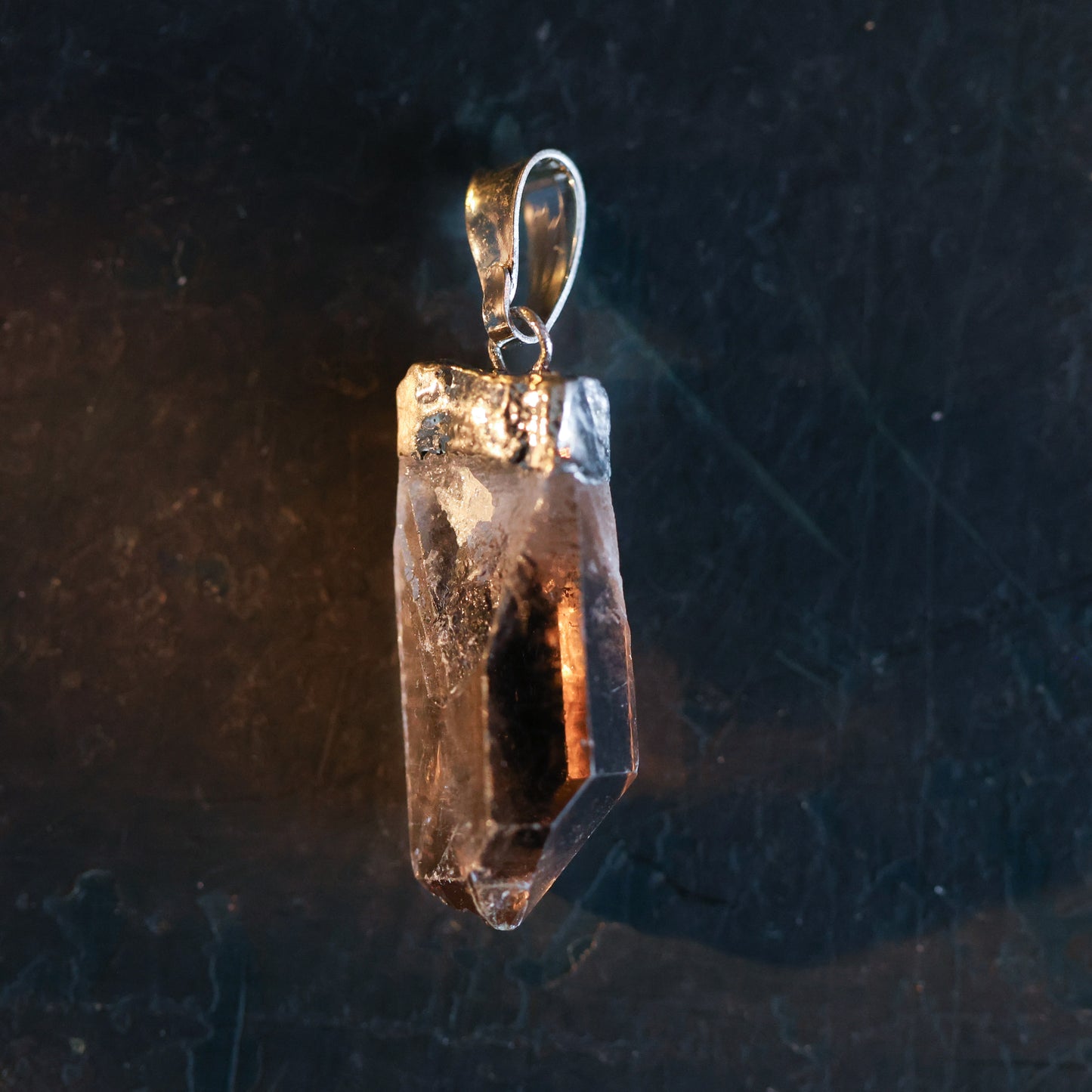 Rookkwarts ruw edelsteenhanger