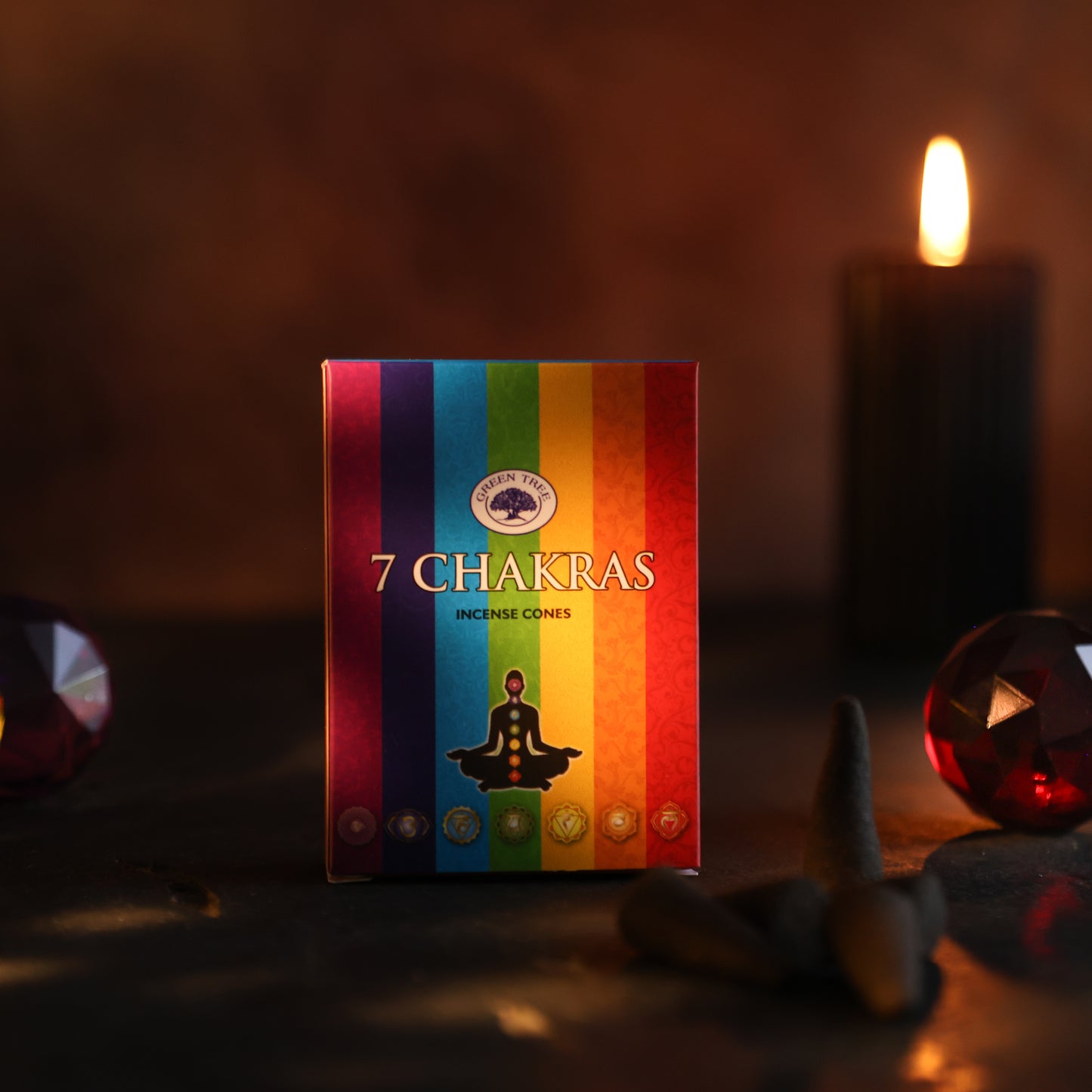 **7 Chakra's Wierook Kegels - Versterk je Spirituele Energie**
Ervaar de harmonieuze energie van de 7 chakra's met onze zorgvuldig samengestelde wierook kegels. Deze set van 10 kegels, ieder met een brandduur van ongeveer 20 minuten, biedt je de perfecte gelegenheid om te mediteren, te ontspannen of simpelweg je ruimte te verfrissen.
**Spiritueel Gebruik**
De chakra's, de energiecentra van ons lichaam, zijn essentieel voor ons welzijn en spirituele ontwikkeling. Elke wierook kegel in deze set is speciaal