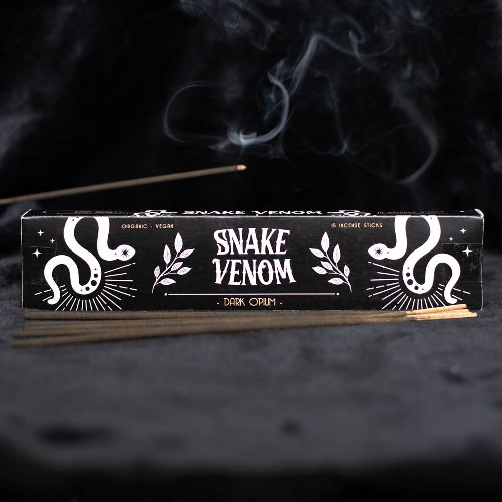 wierook snake venom in de geur dark opium