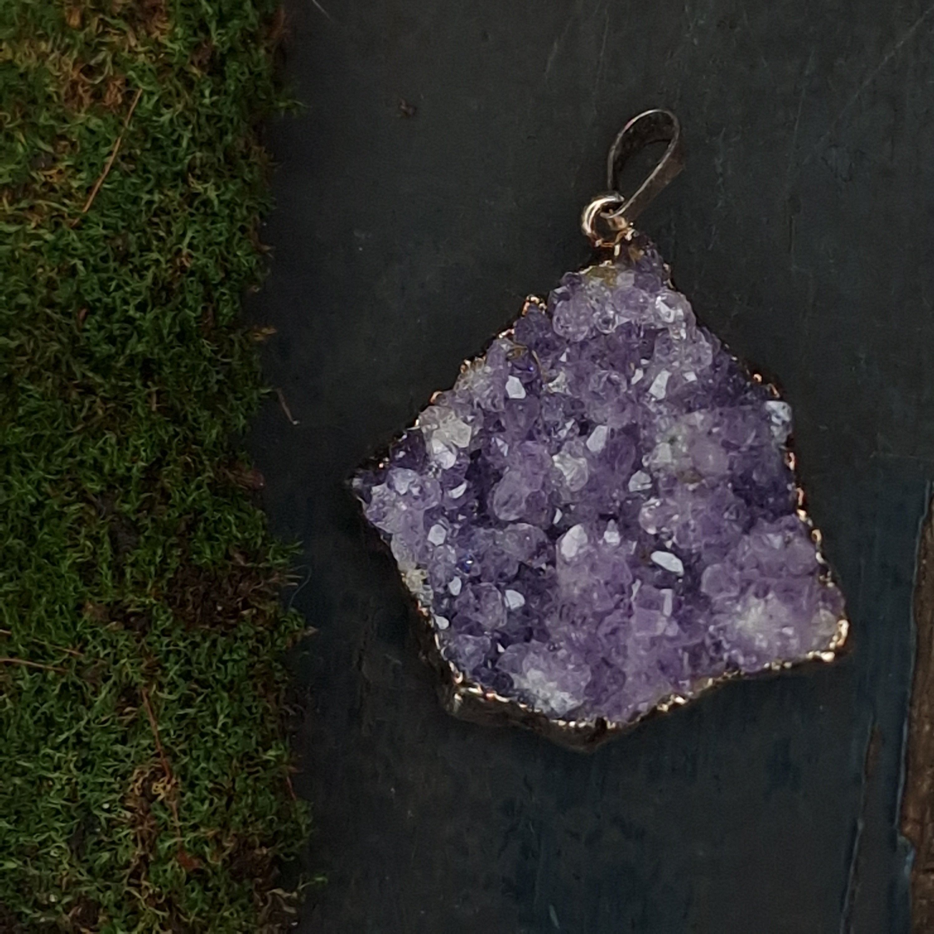 Amethist cluster op standaard 13 x 10 x 4,5 cm | 1355 gram - Spiritual Amethist cluster op standaard 13 x 10 x 4,5 cm | 1355 gram - Spiritual