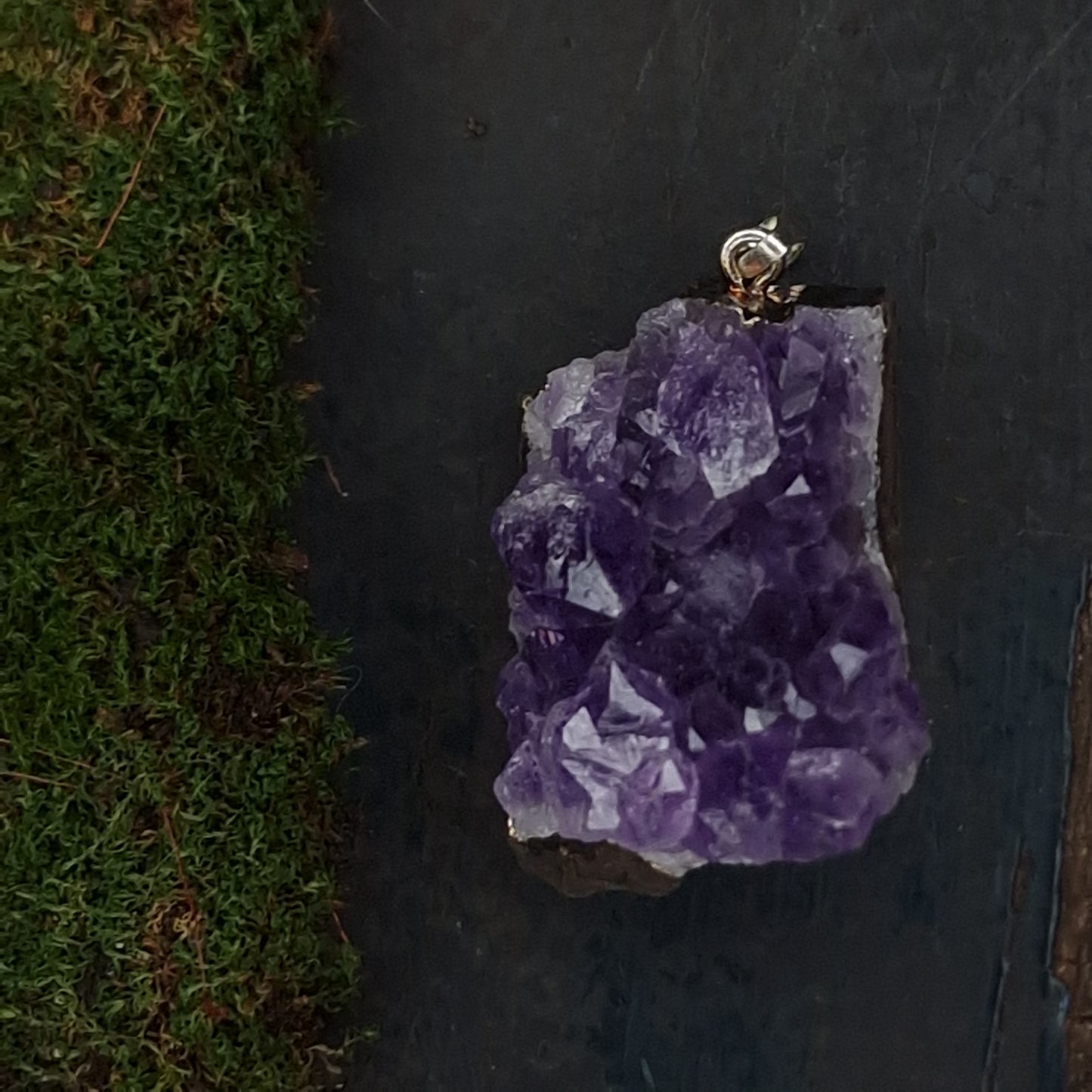 Pendentif en amas d'améthyste