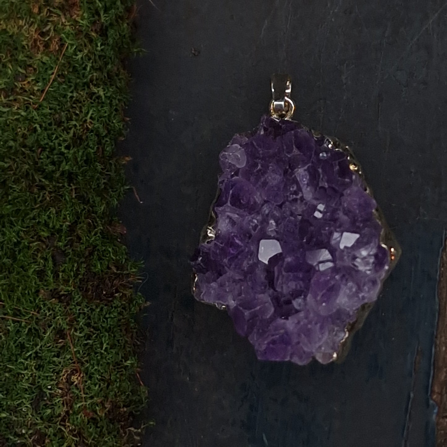 Pendentif en amas d'améthyste