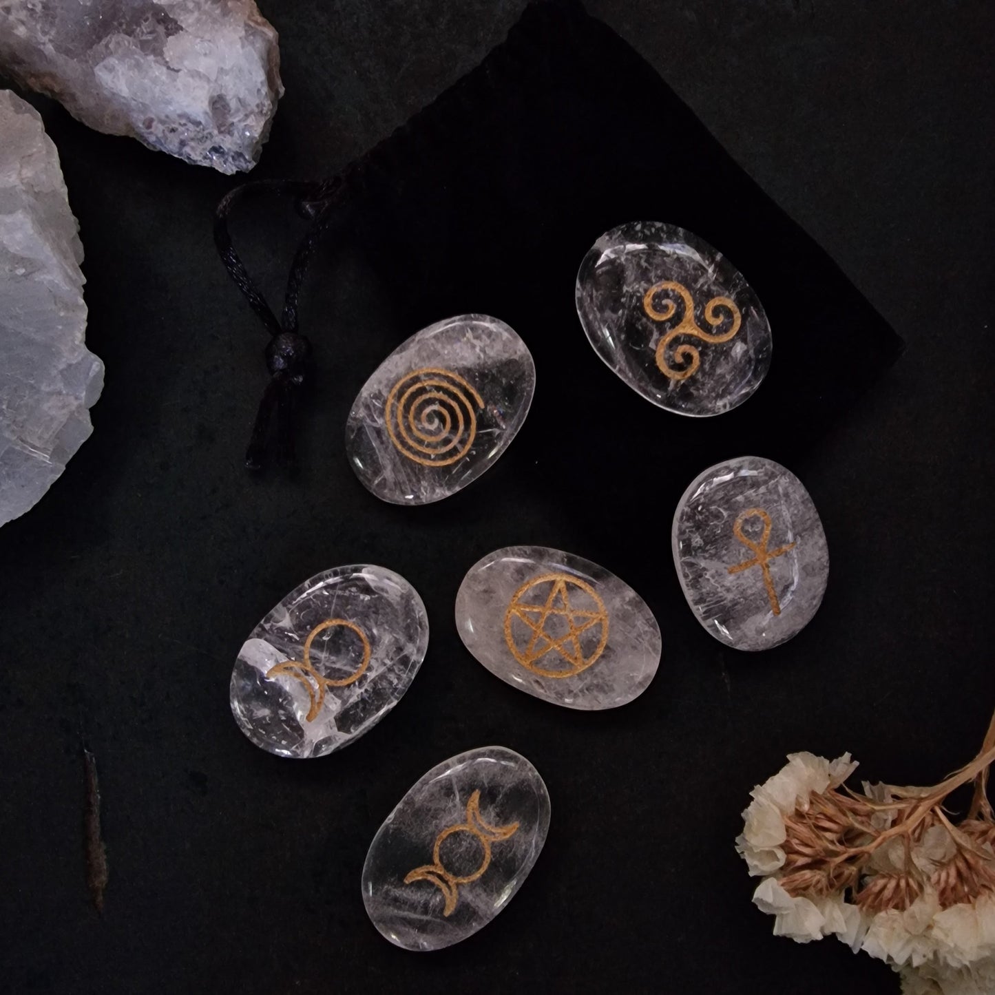 Wicca Symbolenstenen bergkristal SET van 6 - Wild Wicked & Free