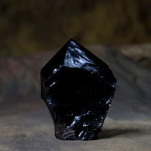 Lade das Bild in den Galerie-Viewer, Obsidiaan zwart magische steen wicca
