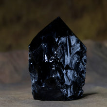 Afbeelding in Gallery-weergave laden, Obsidiaan zwart magische steen wicca
