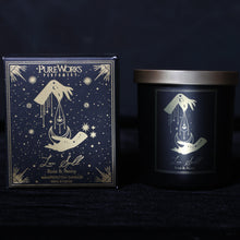 Lade das Bild in den Galerie-Viewer, Love Spell kaars met rozekwarts 200g
