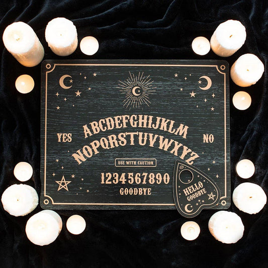 Mystiek ouijabord met planchette – klassiek geestenbord voor symbolisch gebruik.