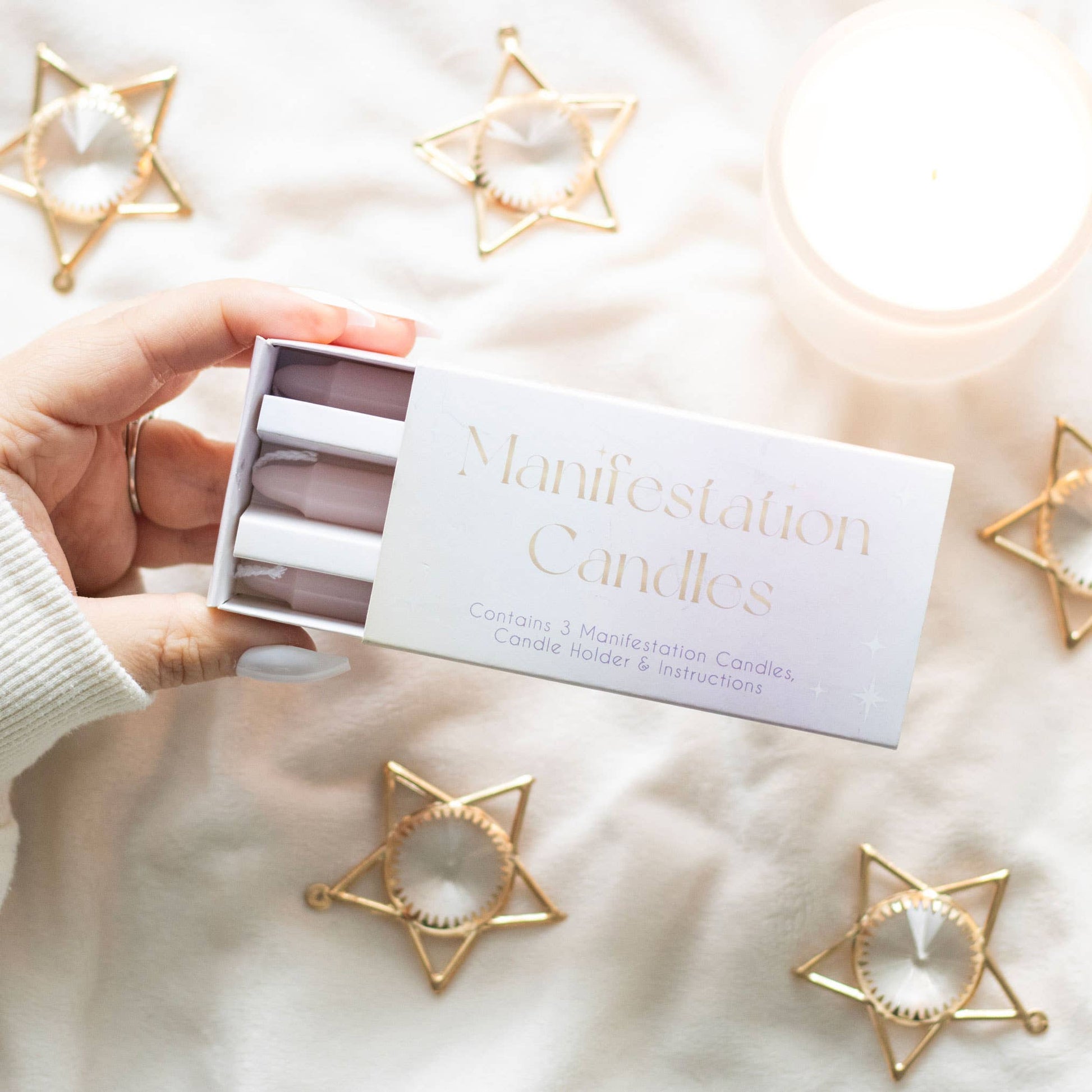 Set van drie lichtroze spreukkaarsen in luciferdoos – manifestatiekaarsen voor rituelen.