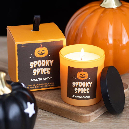 Cinnamon Spice geurkaars met kaneelgeur – warme herfstkaars voor Halloween en najaarssfeer.