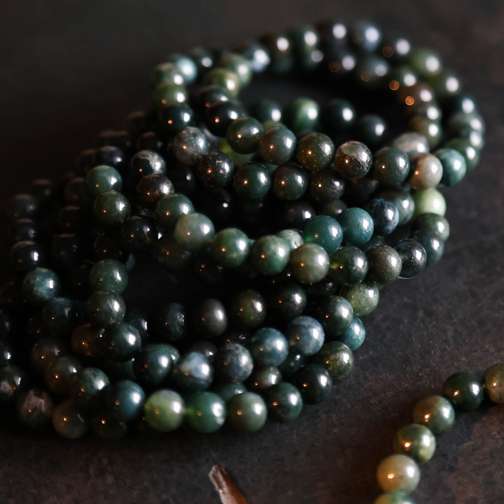 Groene Mosagaat kogelarmband 8mm, elastisch, spirituele armband voor balans en natuurverbinding.