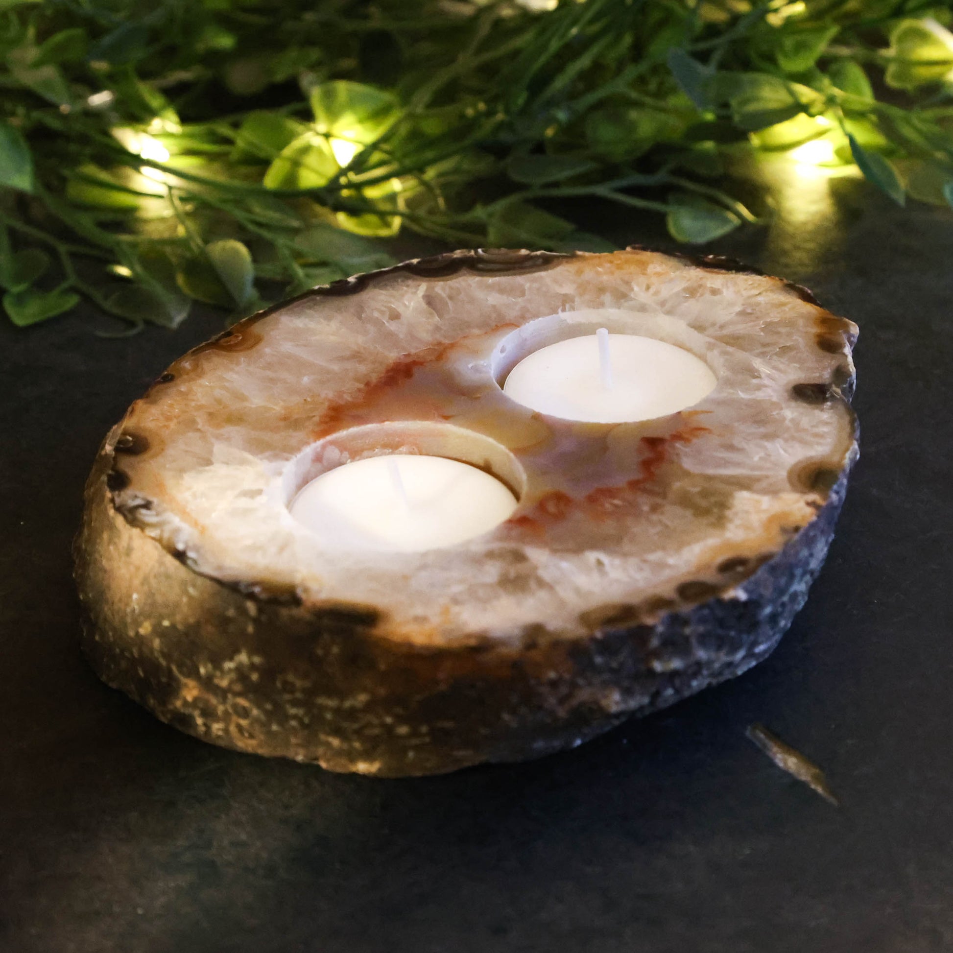 Dubbele kaarsenhouder van agaatsteen – spirituele decoratie met aardse gloed en eeuwenoude kracht