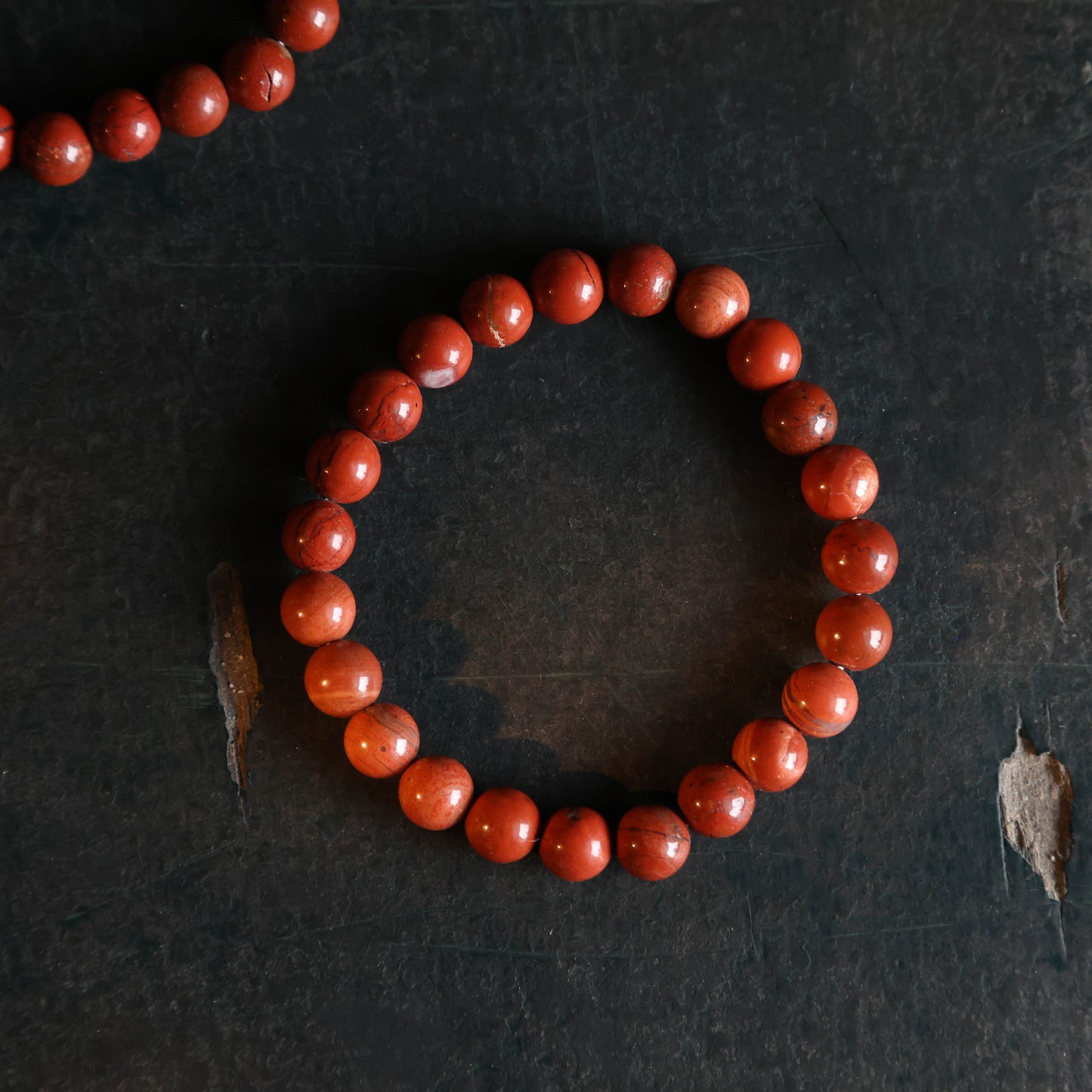 Rode Jaspis armband 8mm met ronde kralen, aardende edelsteen voor kracht en bescherming.