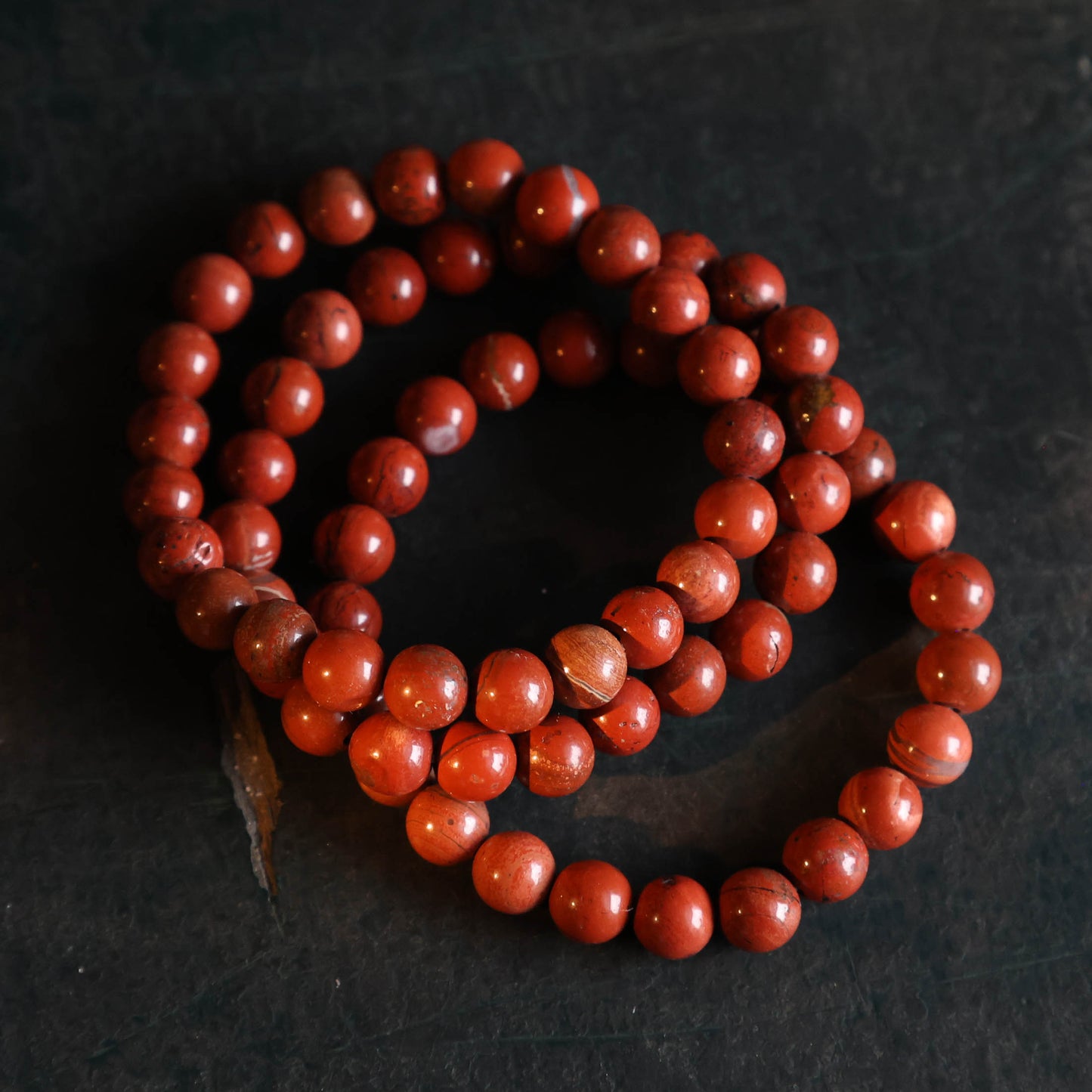 Natuurlijke Rode Jaspis kogelarmband – 8mm kralen, rode aardetinten, spirituele armband.