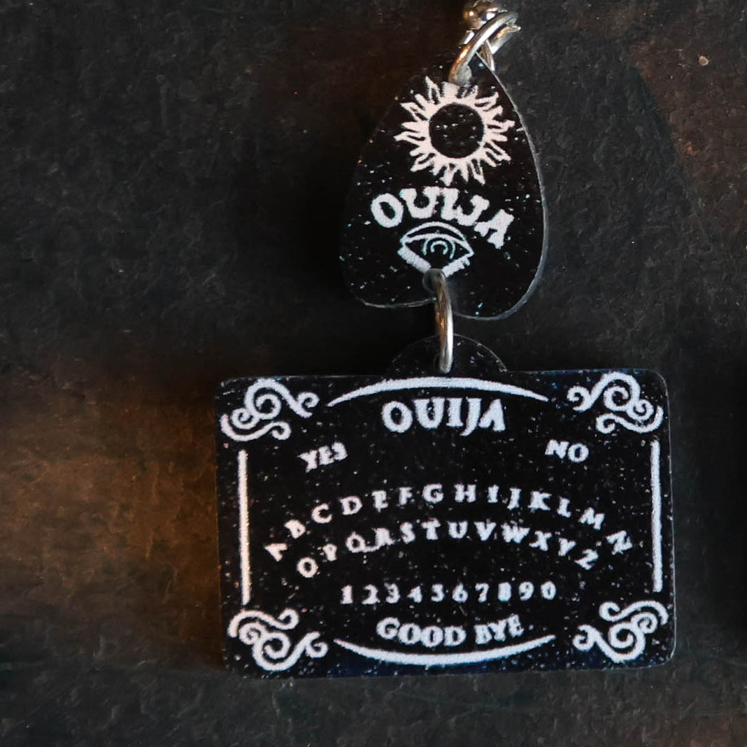 Ouija bord oorbellen zwart wit mystiek design