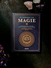 Load image into Gallery viewer, De geheimen van magie, boek, wicca, wild wicked and free
