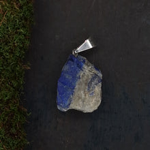 Load image into Gallery viewer, Lapis lazuli ruw edelsteenhanger
