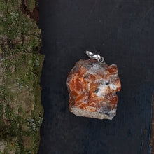 Load image into Gallery viewer, Oranje calciet edelsteenhanger
