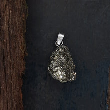 Afbeelding in Gallery-weergave laden, Pyriet edelsteen hanger
