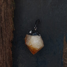 Load image into Gallery viewer, Gebrande Amethist edelsteenhanger
